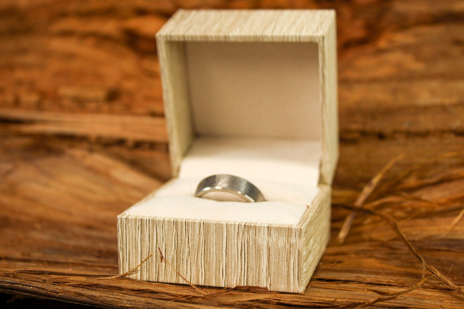 Wood Grain Ring Box