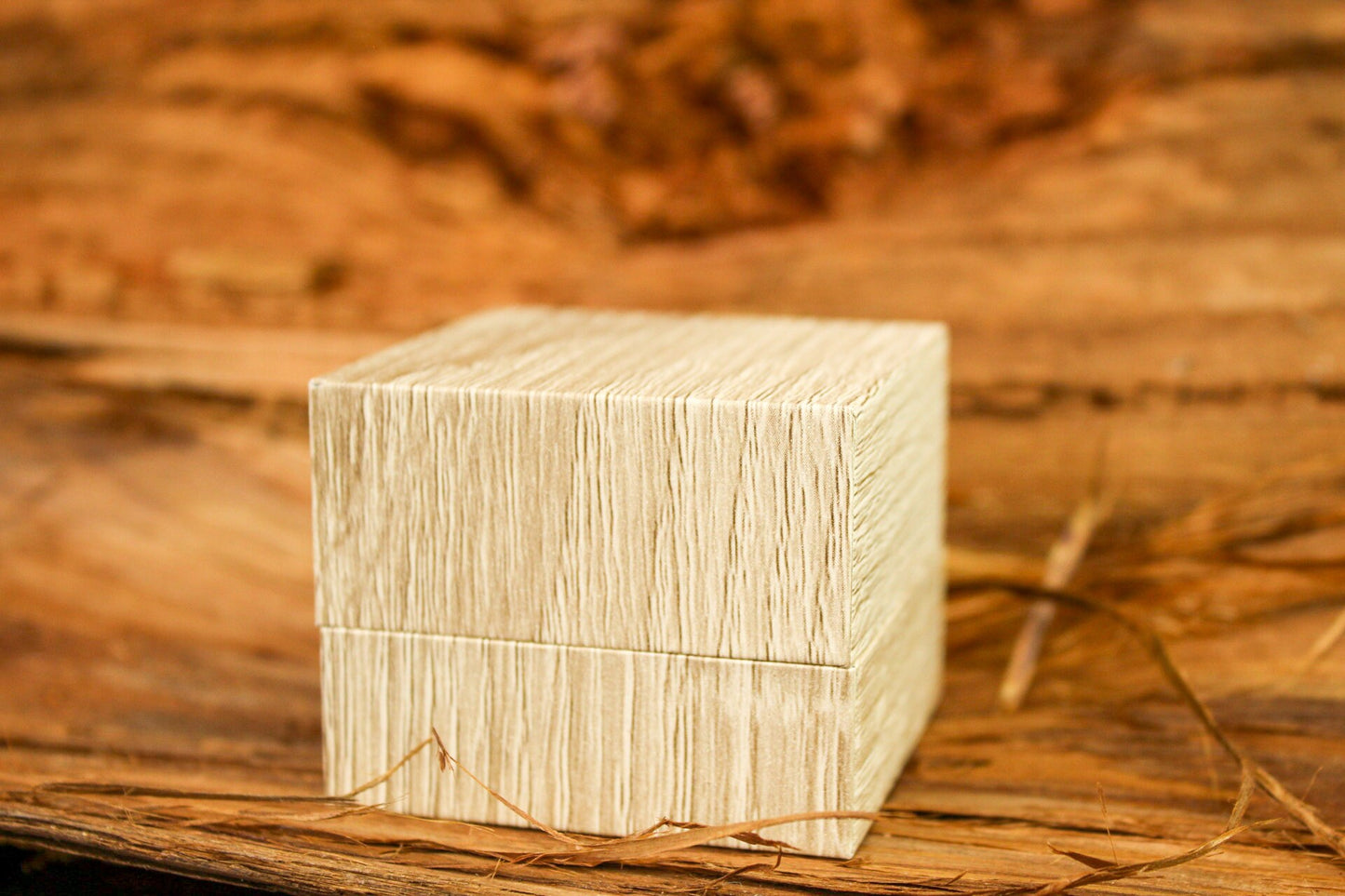 Wood Grain Ring Box 