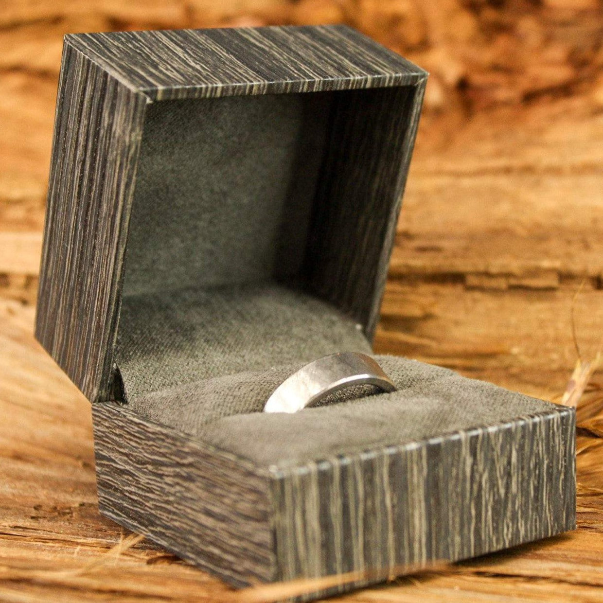 Wood Grain Ring Box 